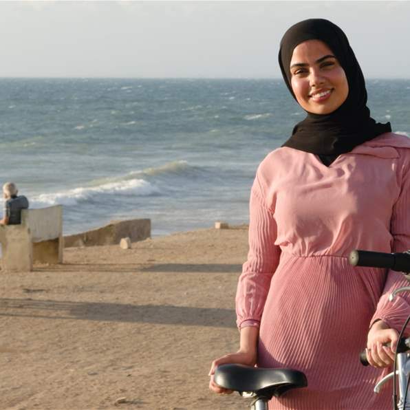 A Young Woman&#39;s Journey: Defying Tradition on Two Wheels - Linda El Samman  