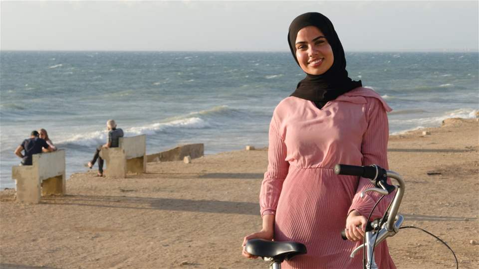 Le parcours d&#39;une jeune femme : briser les traditions &agrave; v&eacute;lo